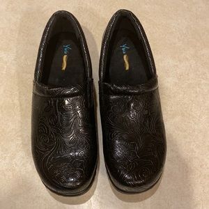 Womens size 9 black clog dress shoes - BRAND NEW